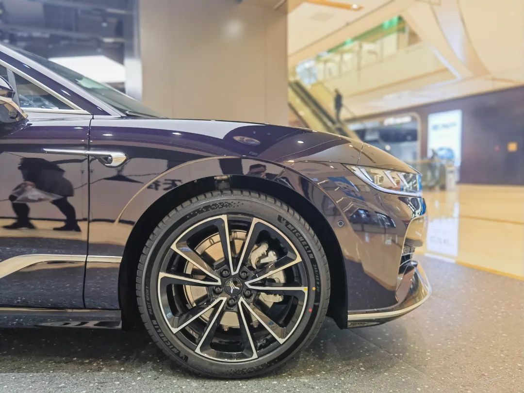 到店實拍嵐圖追光PHEV 詳解其多個“同級唯一”的智能閃光點